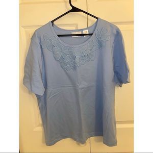 ✨2/$15✨ Women’s Short Sleeve Shirt